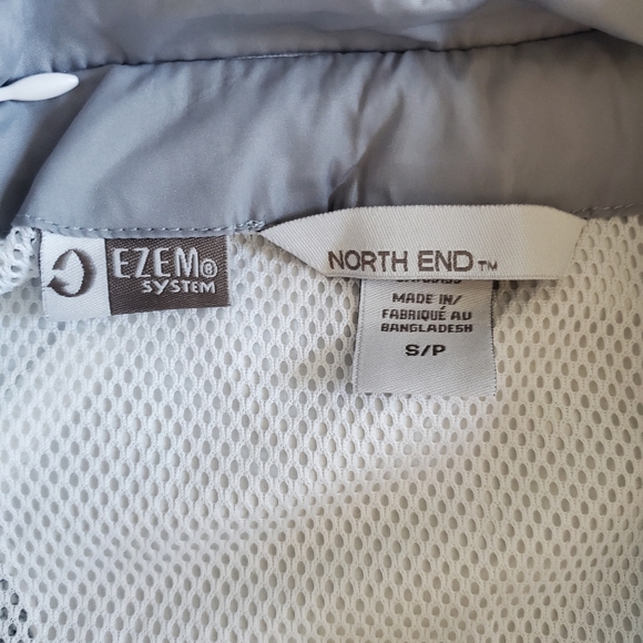 3/$75 MENS GOLF WINDBREAKER - SIZE SMALL - Picture 2 of 3